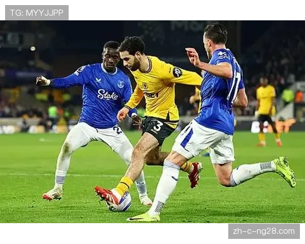 狼队阿姆斯特朗远射中柱险些扳平，保级球队展现顽强斗志精神